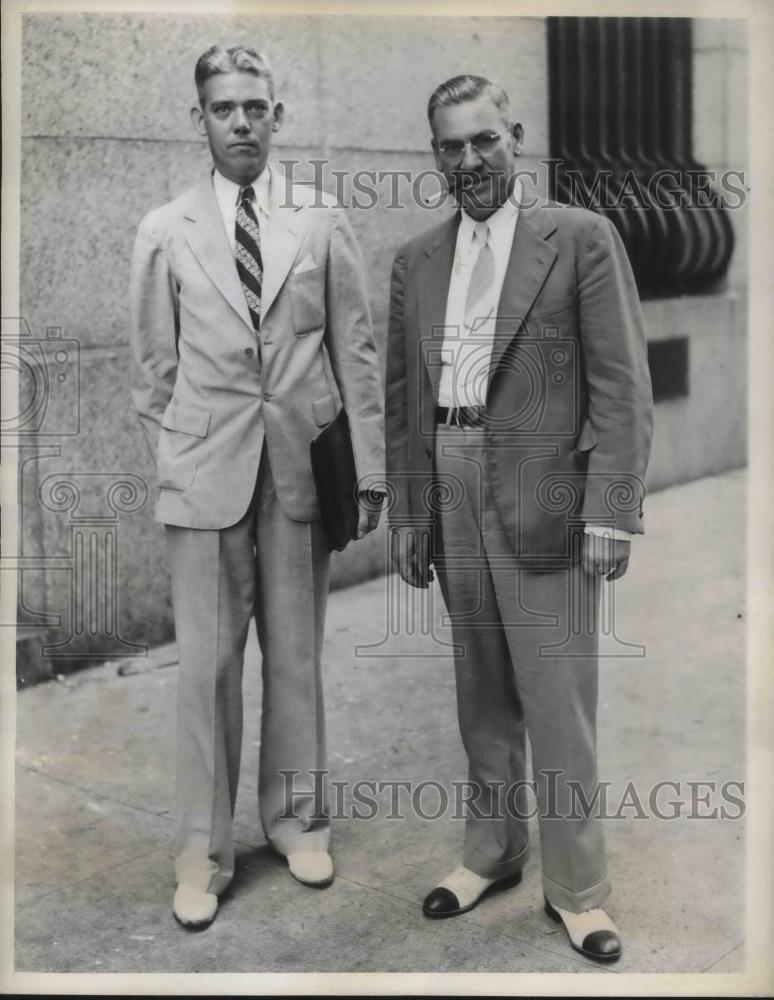 1937 Press Photo Harry Low &amp; atty Thomas Courtney at NYC court, SEC violations - Historic Images