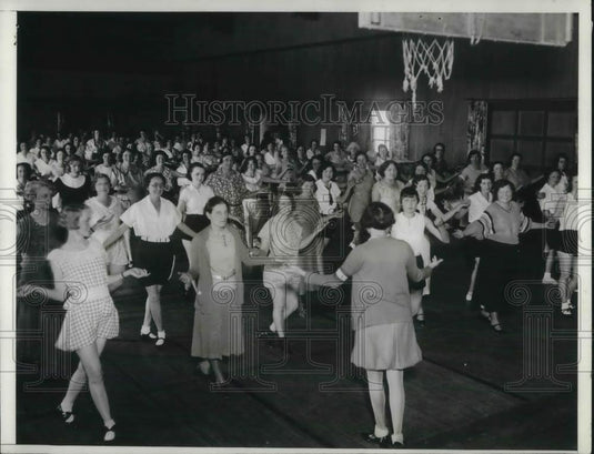 1933 Press Photo Women dance at Echo Park playground in LA, Calif. - Historic Images