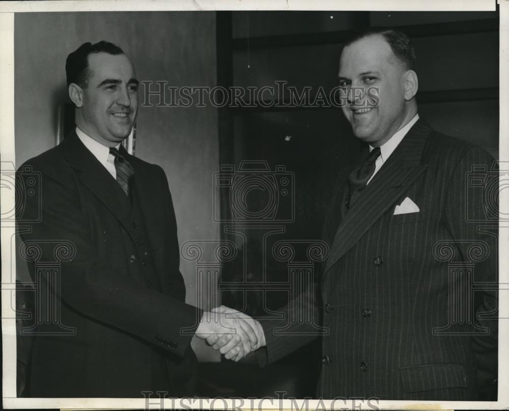 1940 Press Photo Percy Wyly Head Of San Diego FBI Office Congratulates - Historic Images