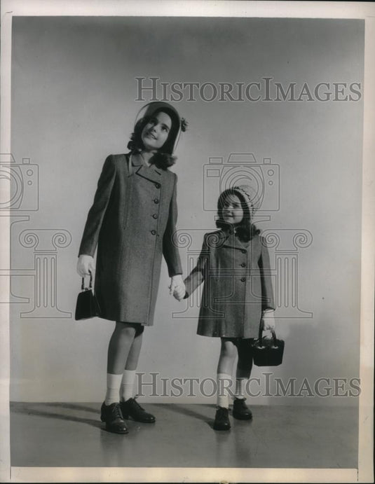 1939 Press Photo Sister's Marching Herringbone Tweed Coats - Historic Images