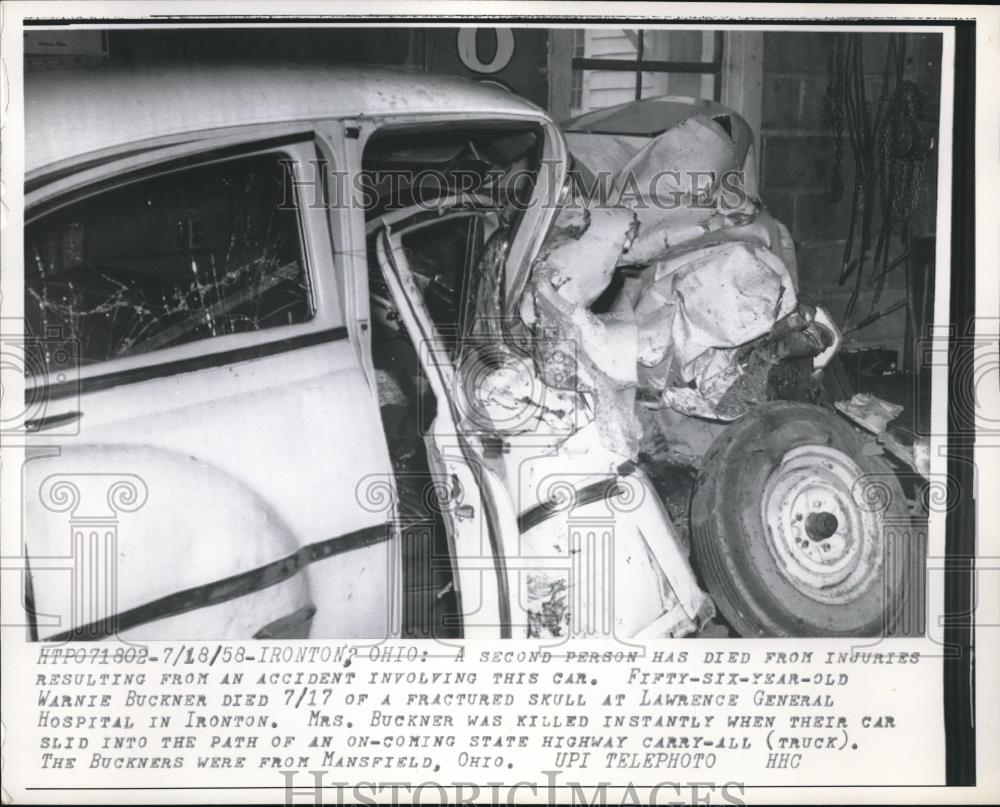 1958 Press Photo Car of Warnie Buckner after accident at Ironton, Ohio - Historic Images