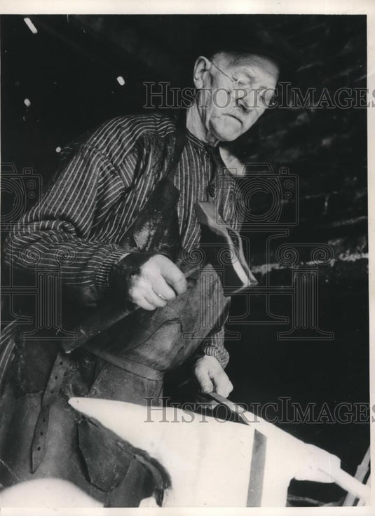 1946 Press Photo Sweden's oldest weapon maker John Dahlgren - Historic Images