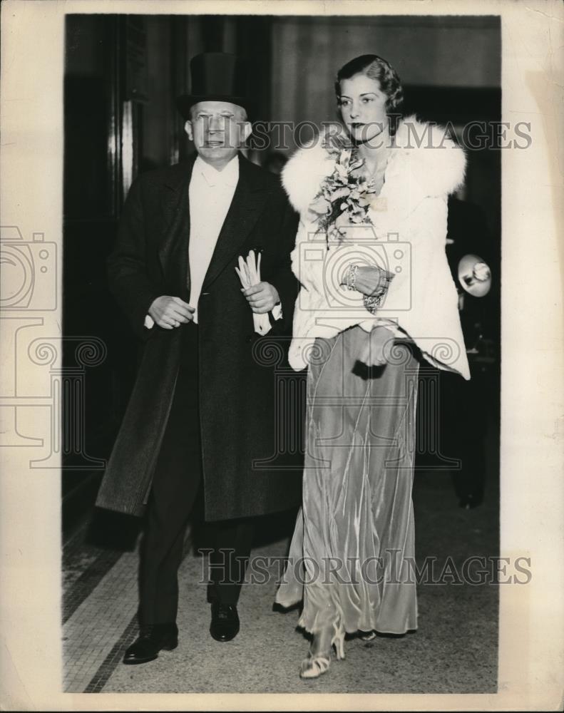 1931 Press Photo Barbara Melletter & Escort Arrive At Metropolitan Opera House - Historic Images