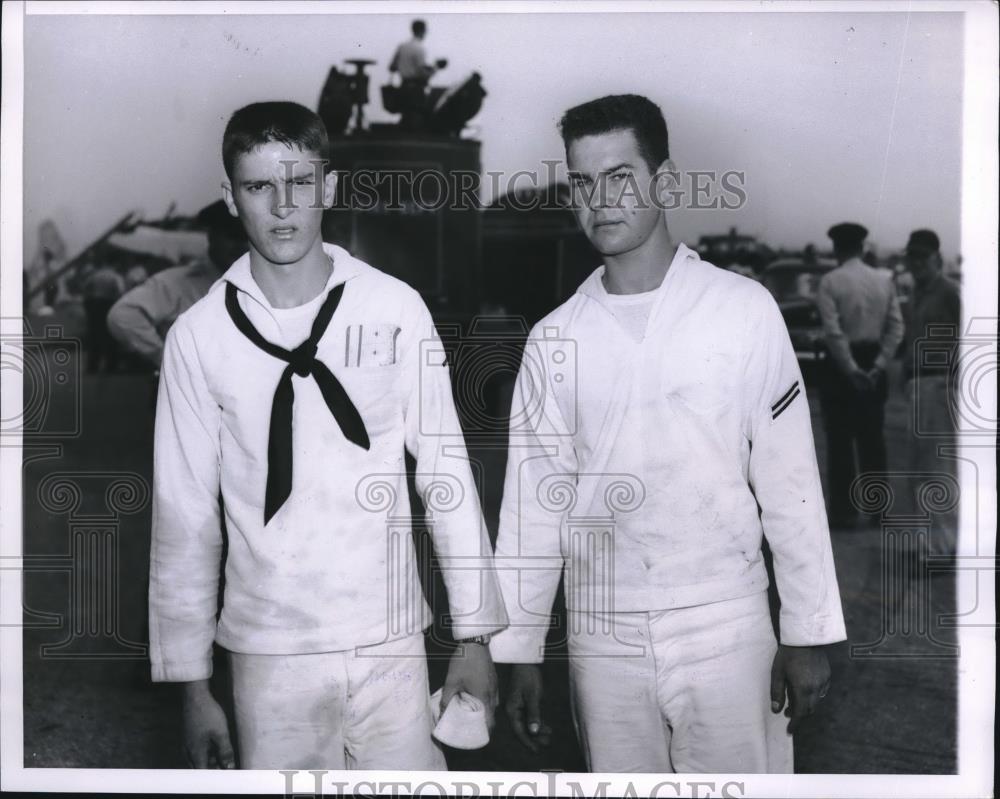 1955 Press Photo Chicago, Ill Sailors Roy Wilburn &amp; Ronald Hopkins crash survive - Historic Images