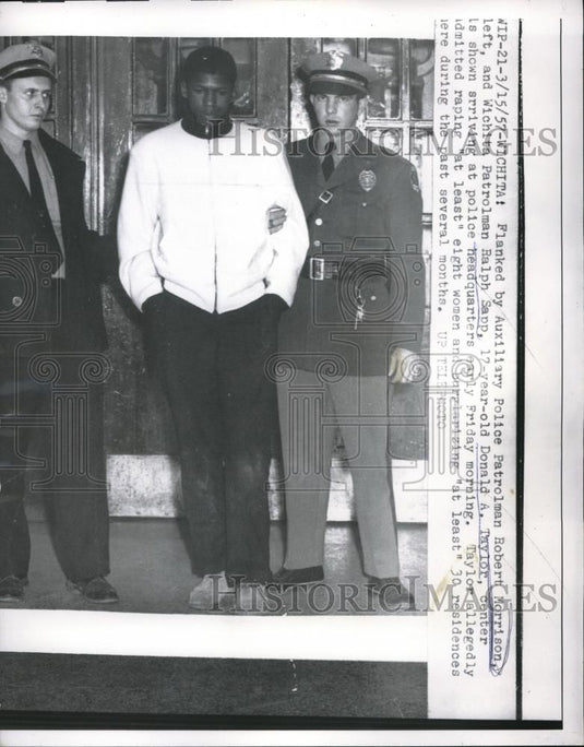 1957 Press Photo Serial Rapist Donald Taylor Escorted By Policemen - Historic Images