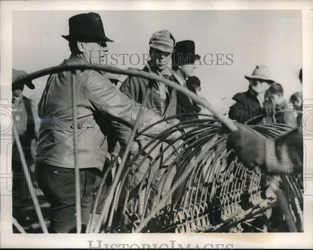 Auctioneer Chatters Rake Sold for $4 1940 Vintage Press Photo Print ...