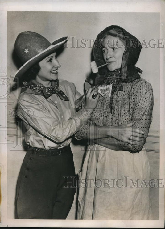 1937 Press Photo Mrs Keith O'Hara & Lillian Womack member of the Camp Fire Girls - Historic Images