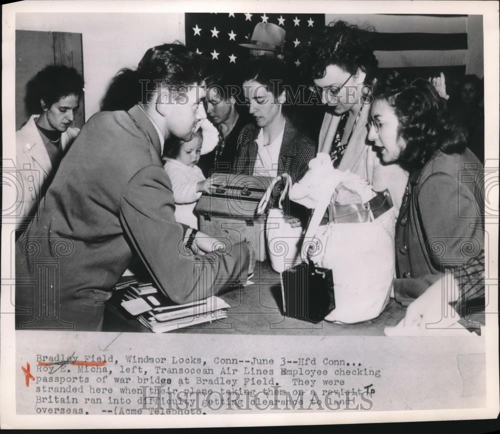 1950 Press Photo Hartford, Conn, Roy Micha, Transocean Air Liness check passport - Historic Images