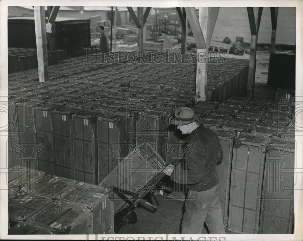 1945 Press Photo Containers of product at warehouse fro Toyko shipment - Historic Images