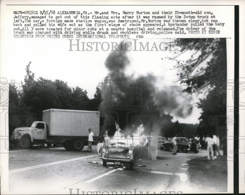 1958 Press Photo Flaming car ridden by Mr &amp; Mrs Harry Morton &amp; their son Jeffery - Historic Images