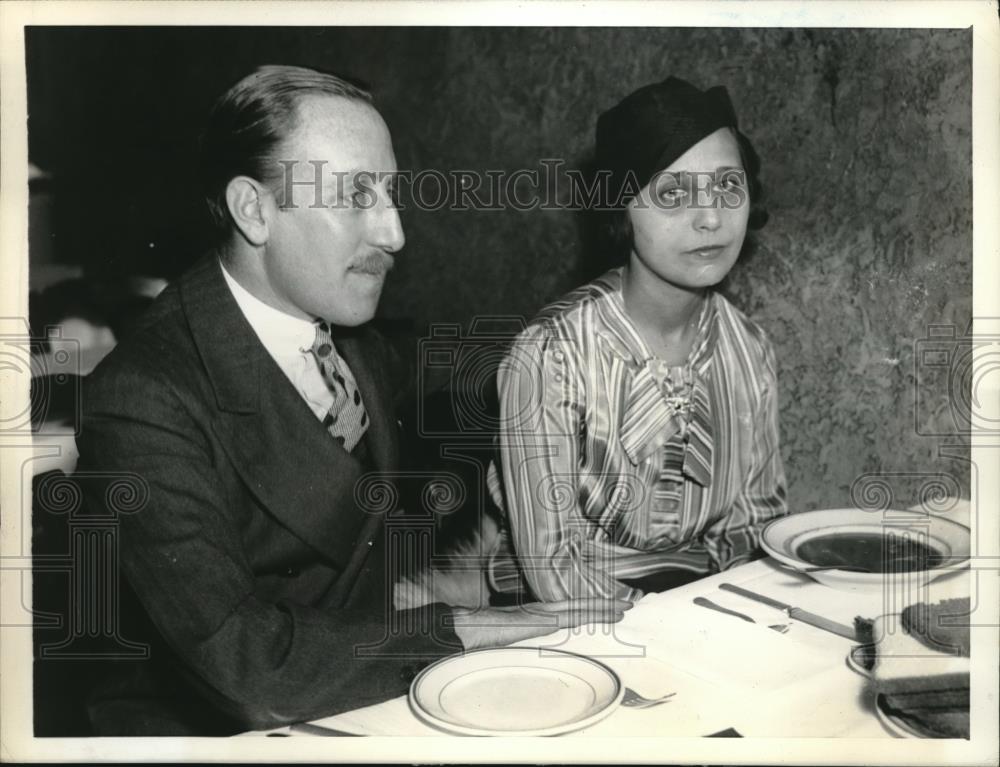 1934 Press Photo Mr &amp; Mrs RObert Josephson at Lunch Want Their Child Back - Historic Images