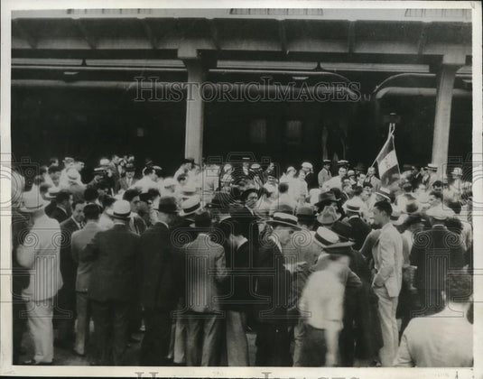 1932 Press Photo Members of the French Olympic team arriving in Los Angeles, CA - Historic Images