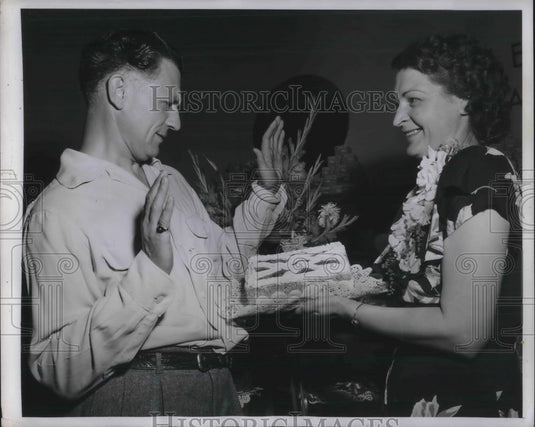 1948 Press Photo Robert Clarke won the grand prize in ice cream eating contest - Historic Images