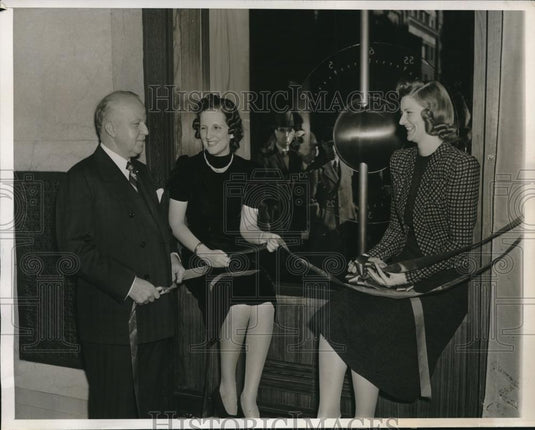 1939 Press Photo President of American Telephone Co at ceremony in New York - Historic Images