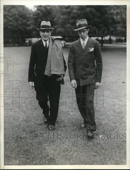1934 Press Photo Thomas Hitchcock Sr & Rigan McKinney at Belmont race track - Historic Images