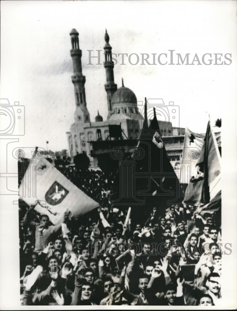 1963 Press Photo Students overthrow Syrian Government in Gomhouria - Historic Images