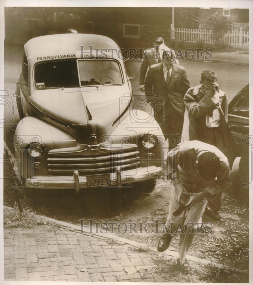 1947 Press Photo Members of Paoli Volunteer Fire Company enter West Chester Jail - Historic Images