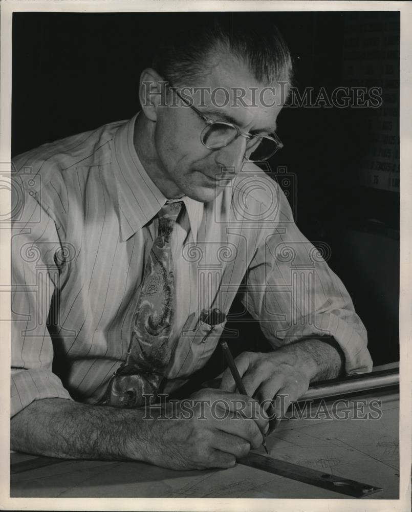 1947 Press Photo Pittsburgh, PA Westinghoues Labs engineer Richard Wagner - Historic Images