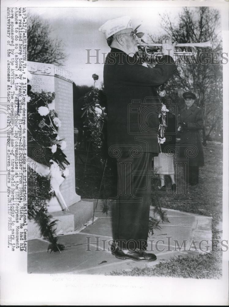 1952 Press Photo Frank Wirtz Age 81 Bugler Plays Taps at USS Serpens Monument - Historic Images