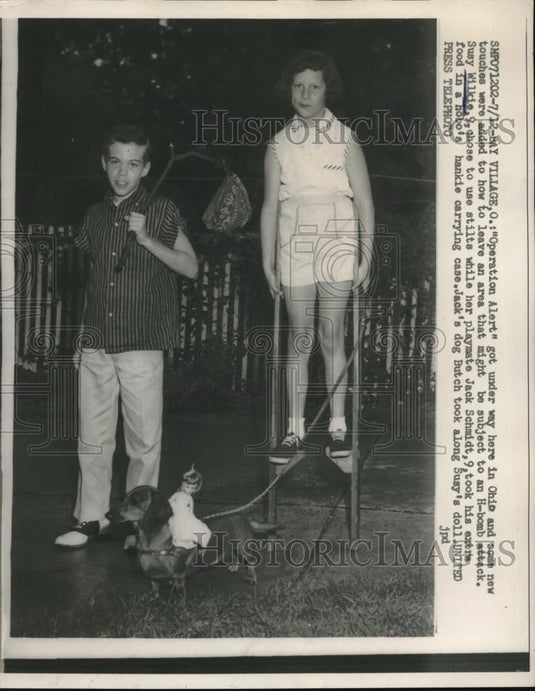 1957 Press Photo Bay Village, Ohio Susy Wilkie & Jack Schmidt at play - Historic Images