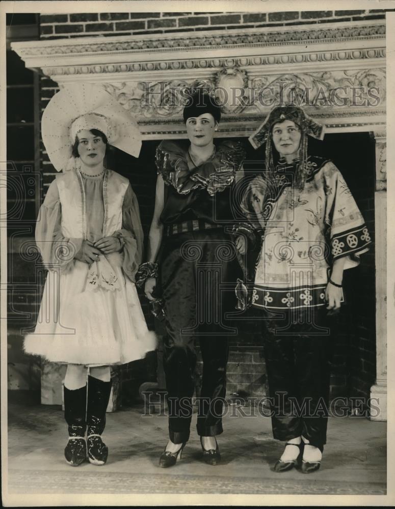 1929 Press Photo Edith Lueele, Helen Gaisser Dartmouth Students Carnival - Historic Images