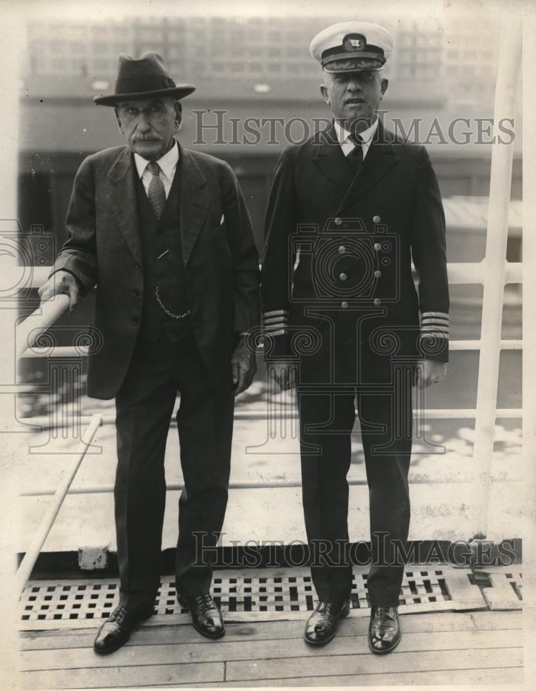 1930 Press Photo Captain Kurt Zastrow &amp; Captain George Mackinnon In New York - Historic Images