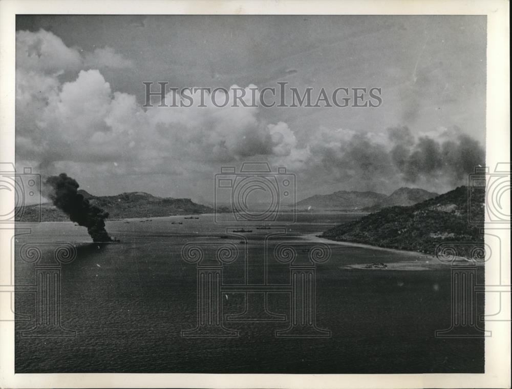 1944 Press Photo Burning Tanker Fefan Island - Historic Images