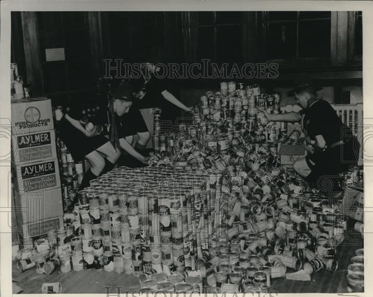 Press Photo Toronto Boy Scout "Fill Up the Barrel" Food Drive Donations - Historic Images