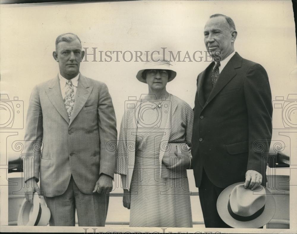 1933 Press Photo Honolulu Mayor &amp; Mrs GF Wright,fire chief WW Blaisdell - Historic Images