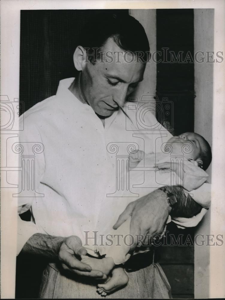 1937 Press Photo Glenn Cunningham and daughter Sara - Historic Images