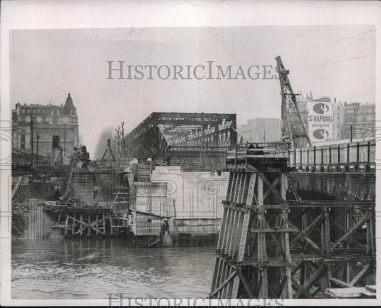 1938 Press Photo At Neuilly, Engineers constructed bridge on the bank of river - Historic Images