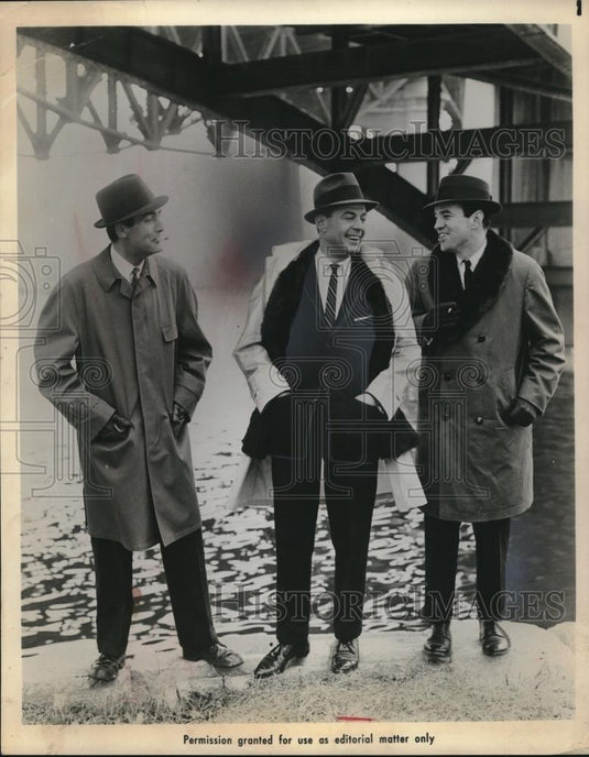 1960 Press Photo Man in a mink lined raincoat with waterproof shell - Historic Images