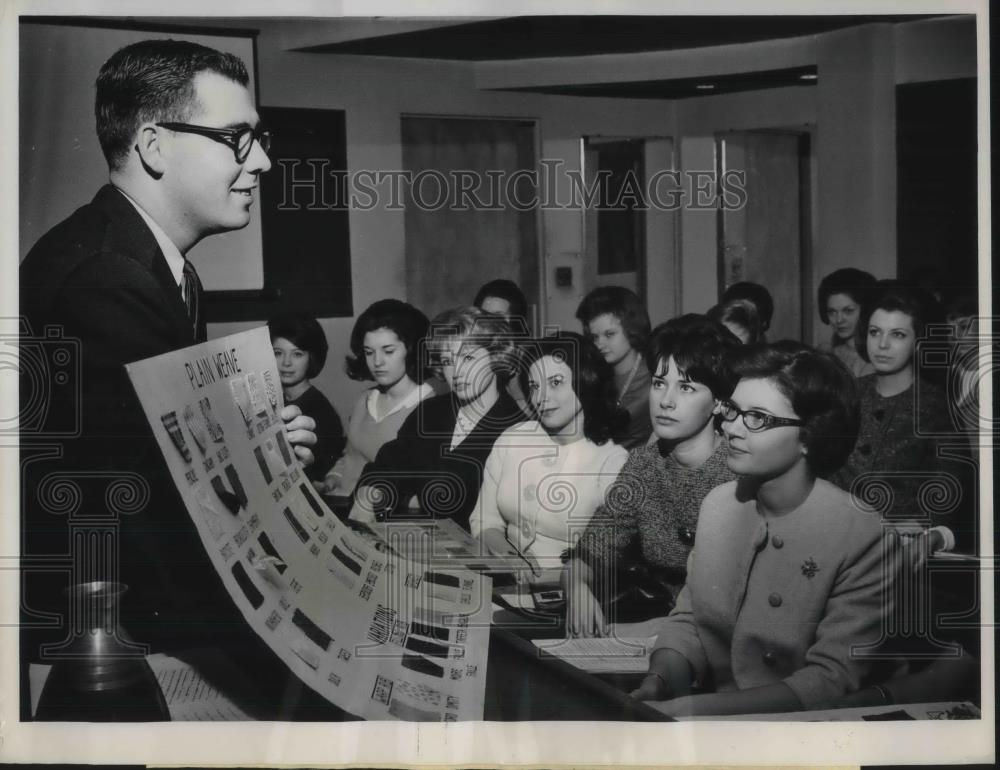 1963 Press Photo Girls at the Tobe-Coburn School for Fashion Careers - Historic Images