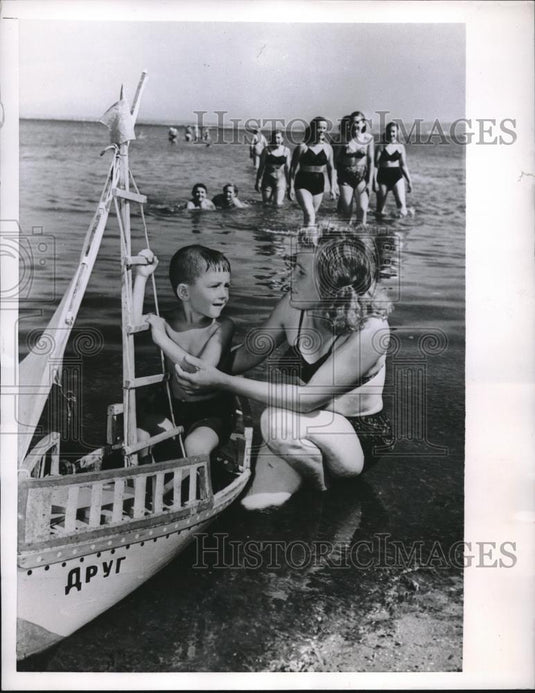 1956 Press Photo Shore of Black Sea & Olga Simonenko Anapa Russia - Historic Images