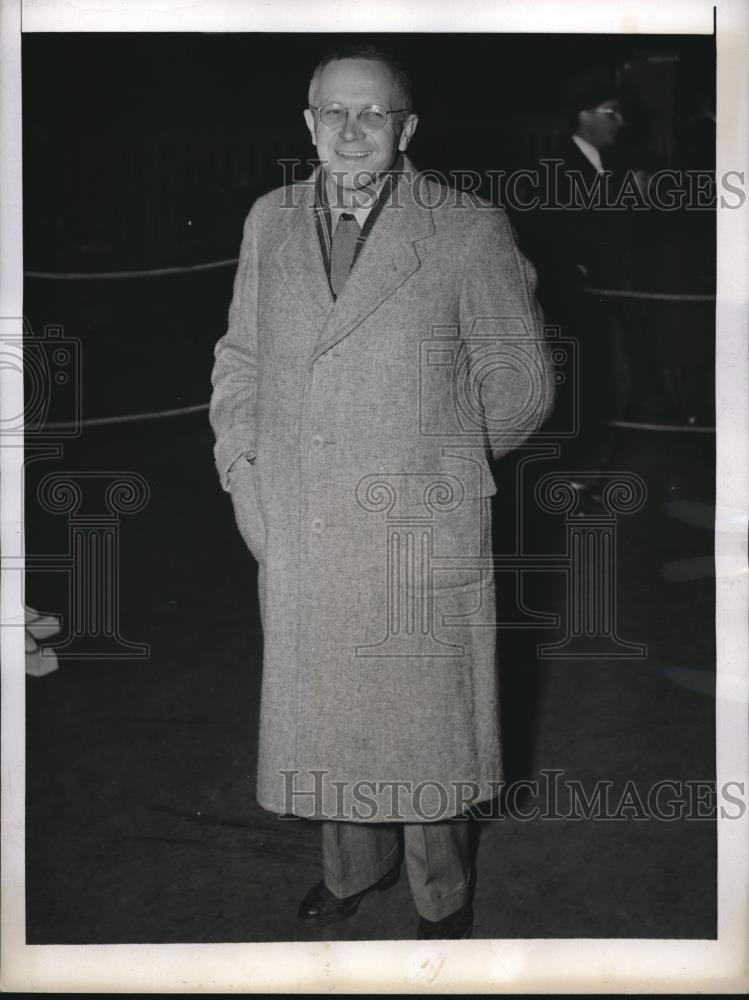 1943 Press Photo NYC, Phillip B. Sullivan, repatriated American - Historic Images