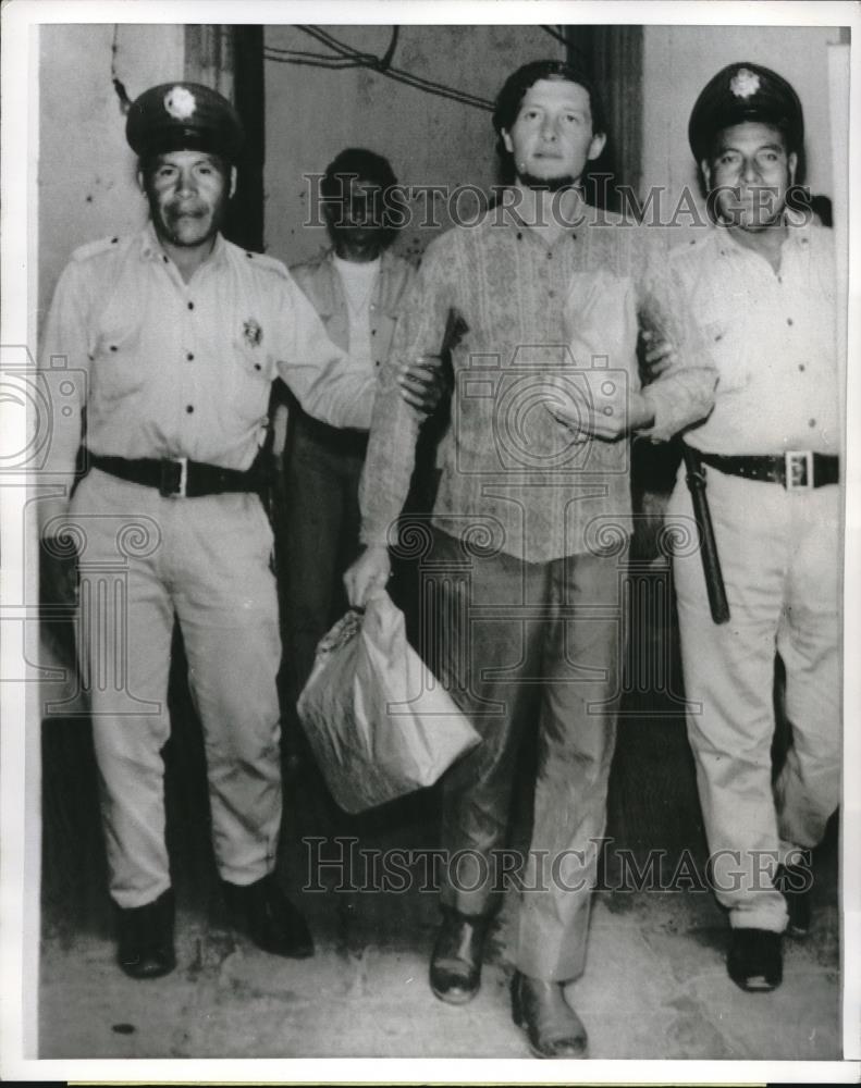 1968 Press Photo Oaxaca, Mexico Francois Lavallo in custody for murder - Historic Images