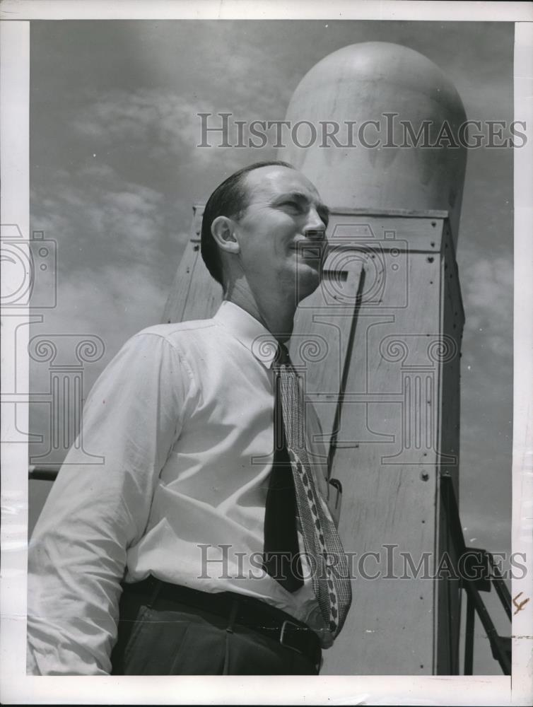 1949 Press Photo NY, Ernest J Christie, meteorologist of US Weather Bureau - Historic Images