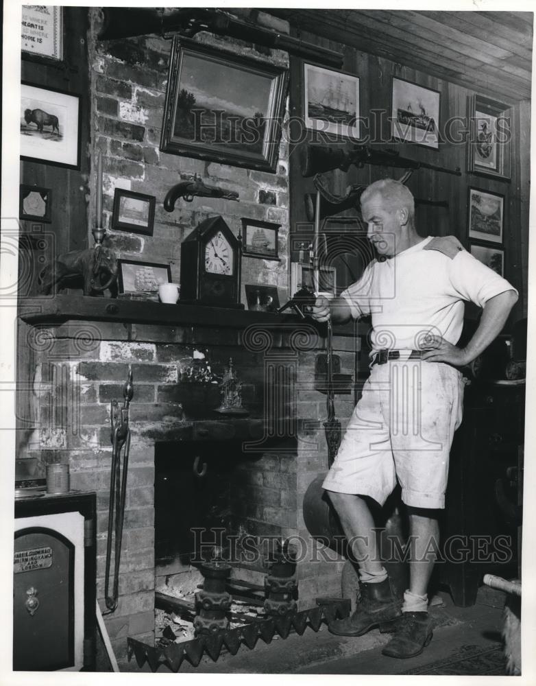 1940 Press Photo Herbert S. Lester fireplace in ranch home - Historic Images