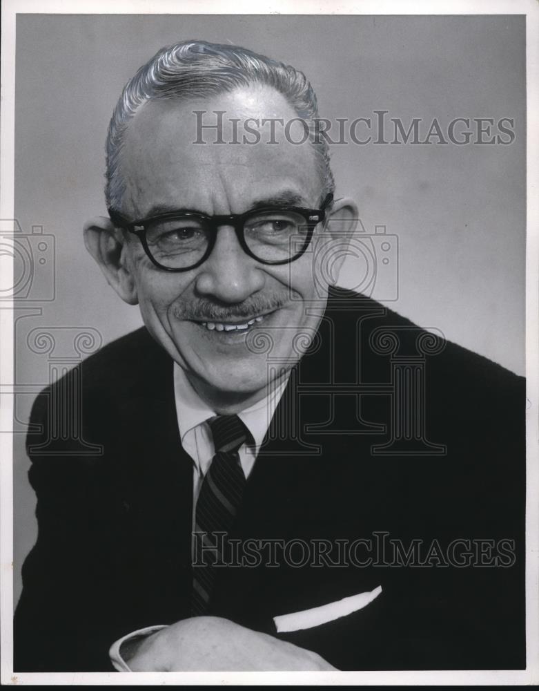 1961 Press Photo Leon McNeil Circulation Manager Cleveland Press - Historic Images