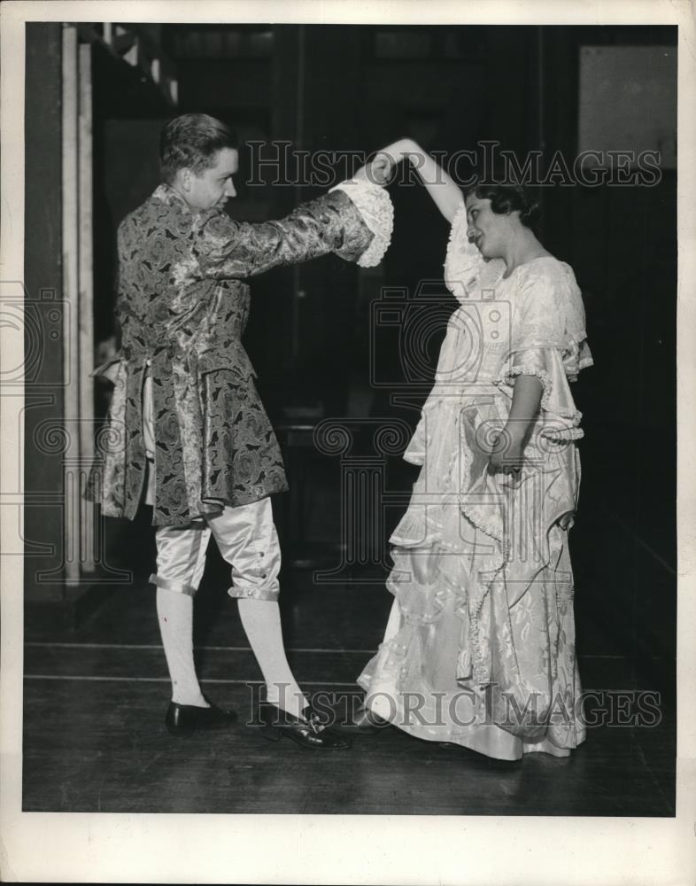 1931 Press Photo Francie Wilson Wilson and Grace Tafahin Dancing Together - Historic Images
