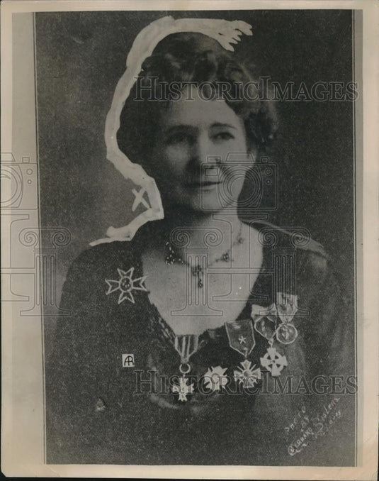 1929 Press Photo Countess de Merode Wearing Medals Awarded Europes Sovereigns - Historic Images