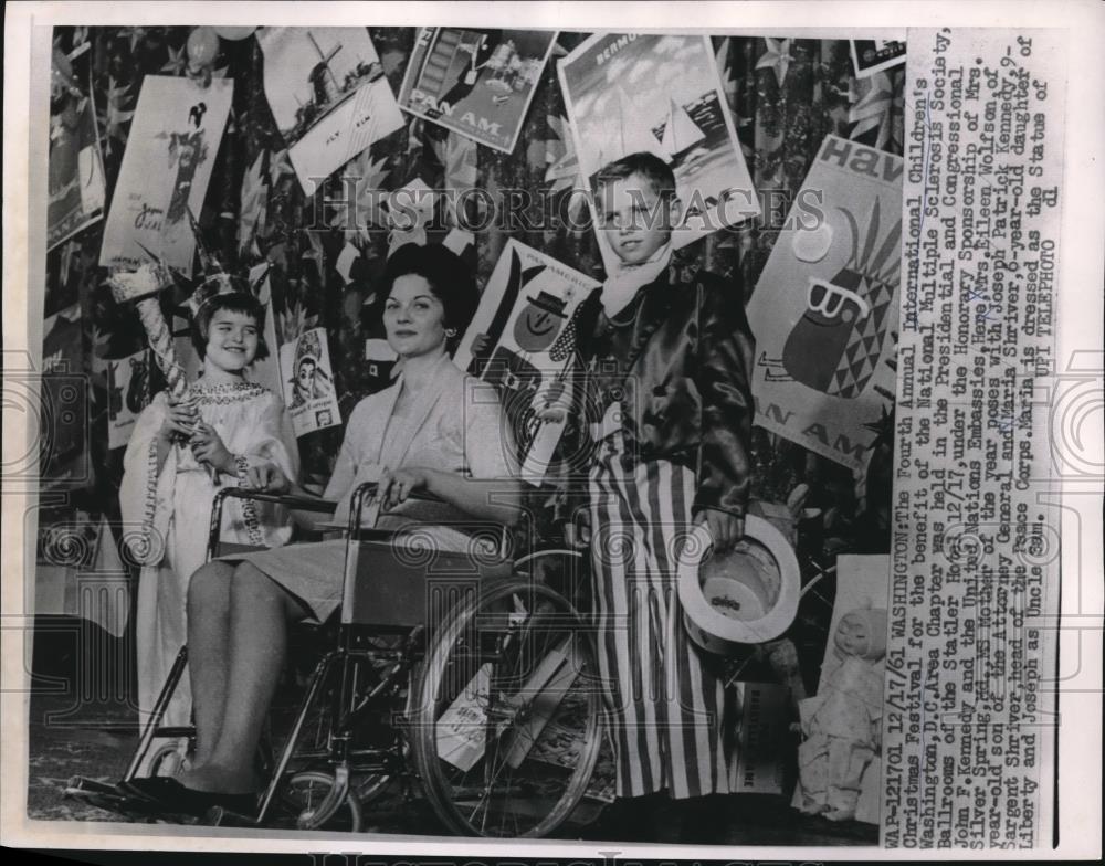 1961 Press Photo Wash.D.C. 4th annual Intl Children&#39;s Xmas Festival for MS - Historic Images