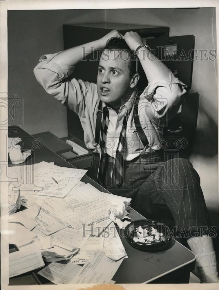 1948 Press Photo Carlo Annek Frustrated With Income Tax Return - Historic Images