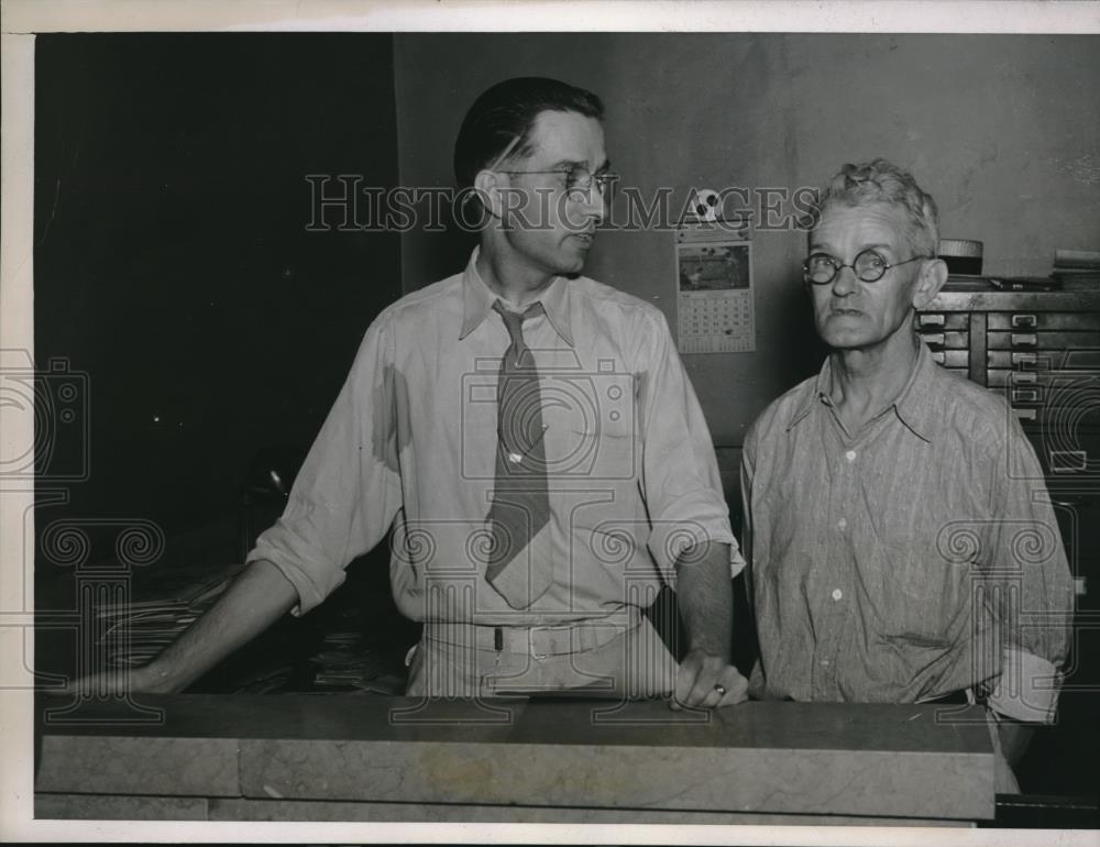 1938 Press Photo Ralph Welsh Of Fist Natl. Bank &amp; A. Welsh Robbed Of $34,000 - Historic Images