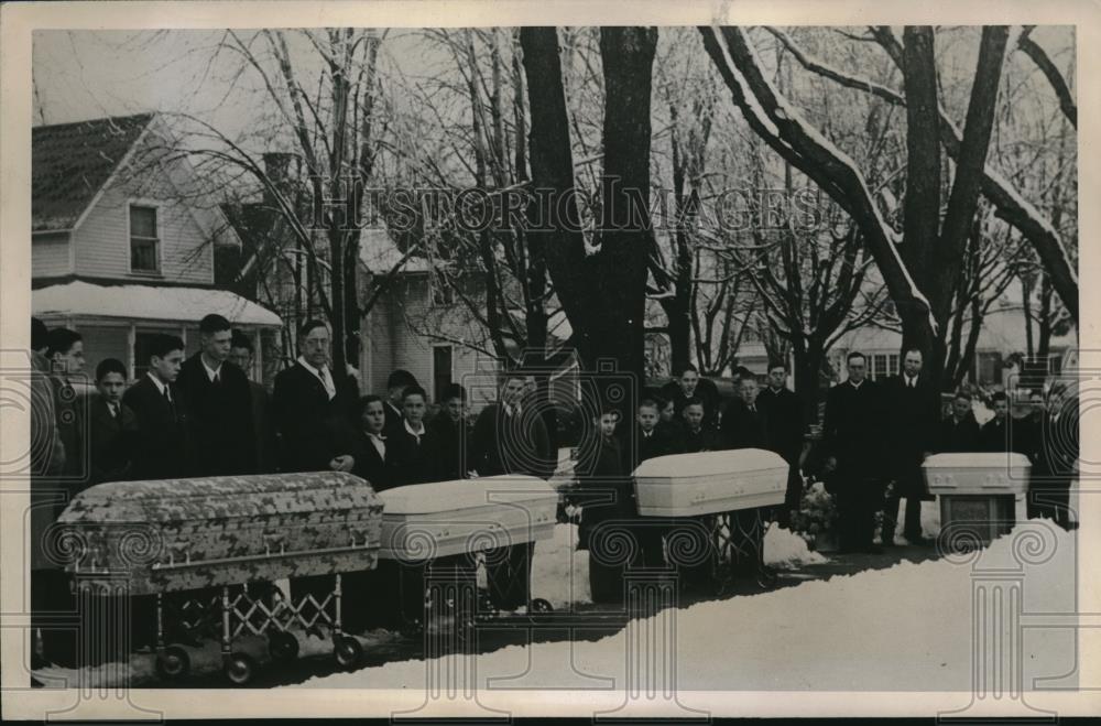 1948 Press Photo Funeral Held For Four Grieser Children Killed When Sled - Historic Images