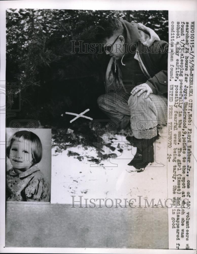 1958 Press Photo Floyd Webber Jr. at Spot Where Missing Joyce Underwood Found - Historic Images