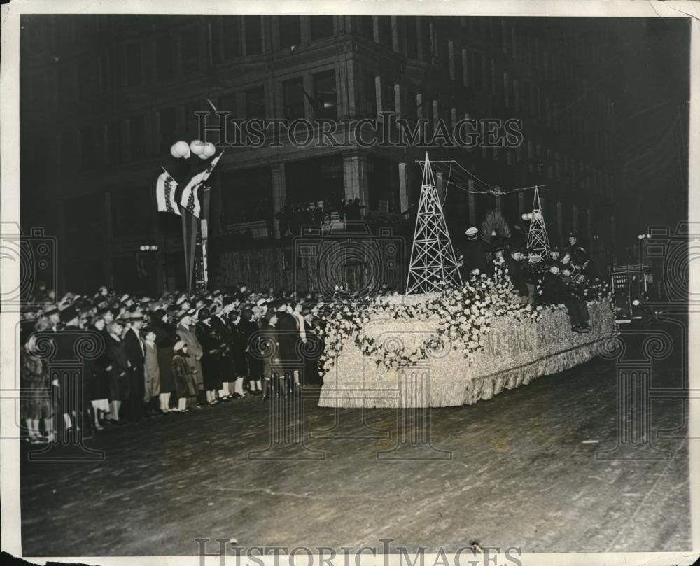 1931 Press Photo Crowd gathered to watch parade in Chicago Illinois - Historic Images