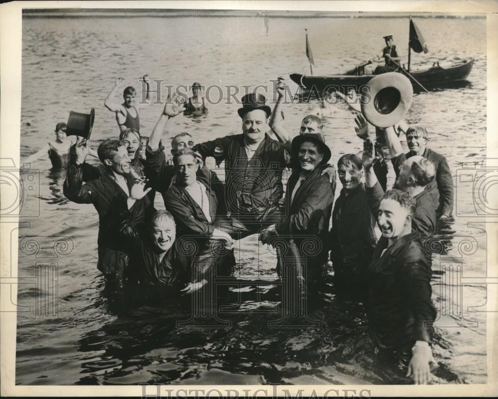 1933 Press Photo CM Reed cheered after wining the All Clothes Race - Historic Images