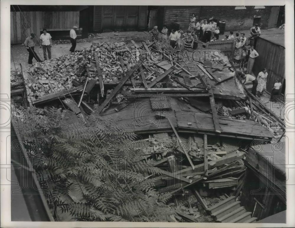 1950 Press Photo The Hensley Home after it collapsed in Chicago - Historic Images