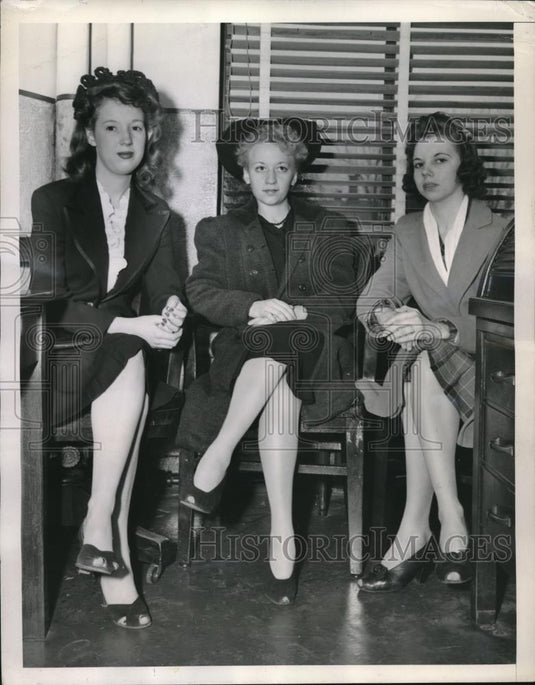 1943 Press Photo 3 Wives of Thomas Robertson Frances, Lucille & Katherine Robert - Historic Images